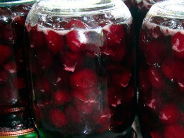 Вишня консервированная в желе 