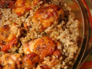 КУРИЦА, ЗАПЕЧЁННАЯ С ГРЕЧКОЙ 