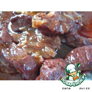 Мясо в соусе из красного вина