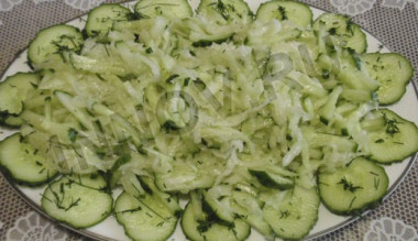 Салат из кольраби с огурцами