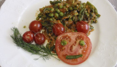 Фасоль и горошек с луком