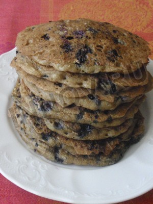 оладьи с черникой из ржаной муки