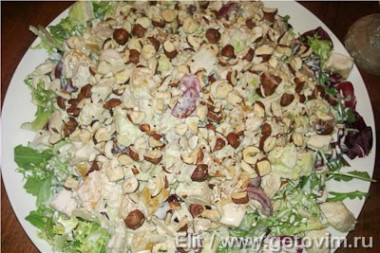 Салат с курицей, авокадо и виноградом (Сашин)