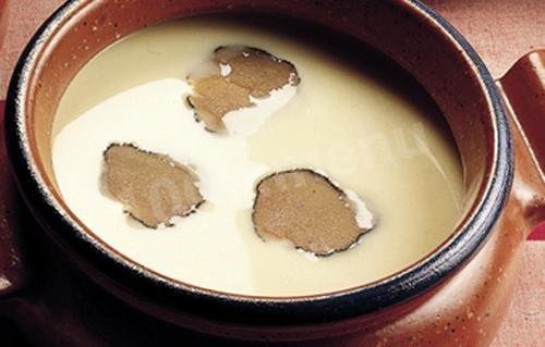 Картофельно-луковый суп с трюфелями