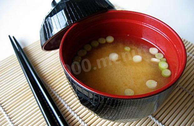 Японский  суп мисо с соевым соусом и тофу