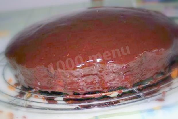 Шоколадный торт Захер с абрикосовым джемом