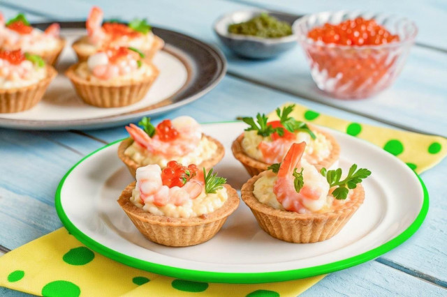 Тарталетки с креветками и сыром