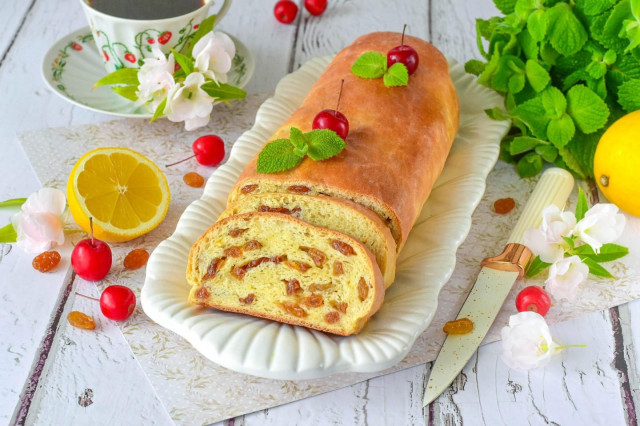 Рулет с изюмом из дрожжевого теста