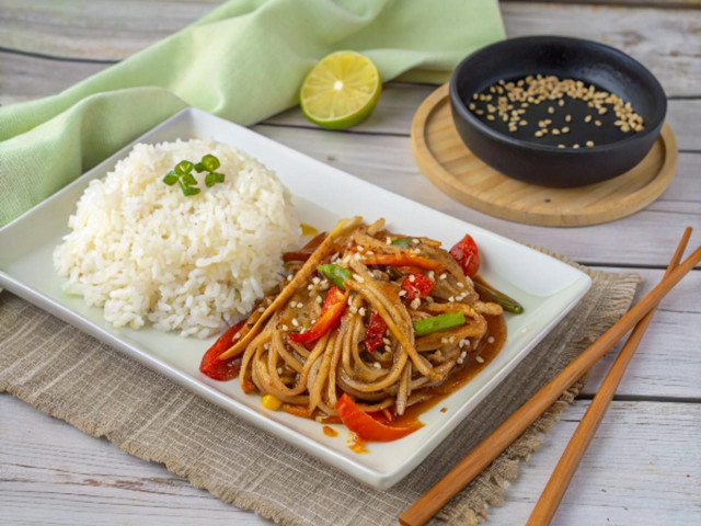 Грибы Эноки в кисло-сладком соусе