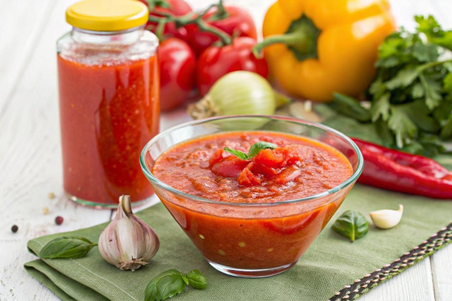 Аджика с морковью и луком