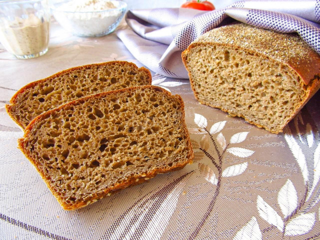 Цельнозерновой хлеб на закваске в духовке
