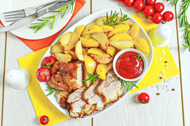 Картошка с грудинкой свиной в духовке