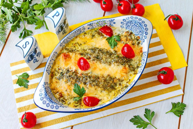 Филе минтая с луком и морковью в духовке