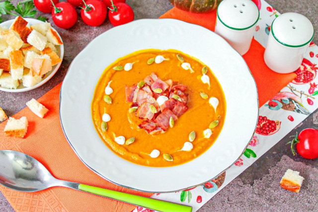 Тыквенный суп пюре с беконом