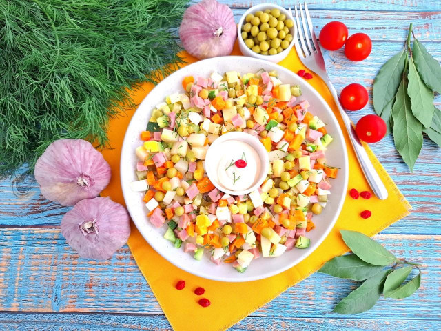 Салат оливье с ветчиной классический