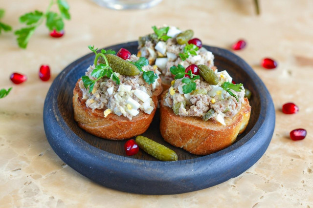 Бутерброды с тунцом консервированным