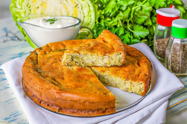 Быстрый заливной пирог с капустой на сметане в духовке