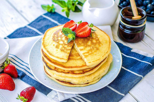 Блины на манке на дрожжах толстые