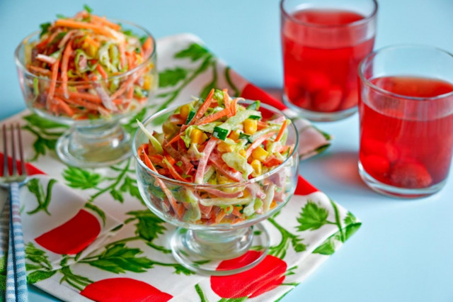 Салат морковь колбаса огурец свежий