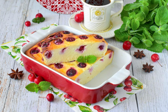 Творожная запеканка с вишней в духовке