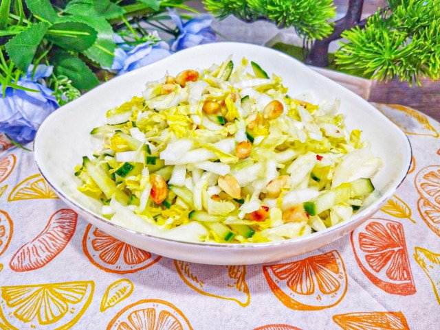 Салат с китайской капустой и огурцом