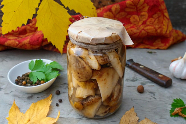 Грузди на зиму горячим способом - хрустящая закуска