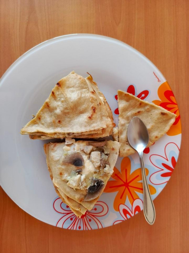 овсяный блинный торт с курицей, грибом и сыром