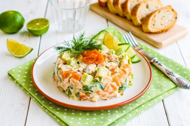 Салат оливье с семгой и огурцом