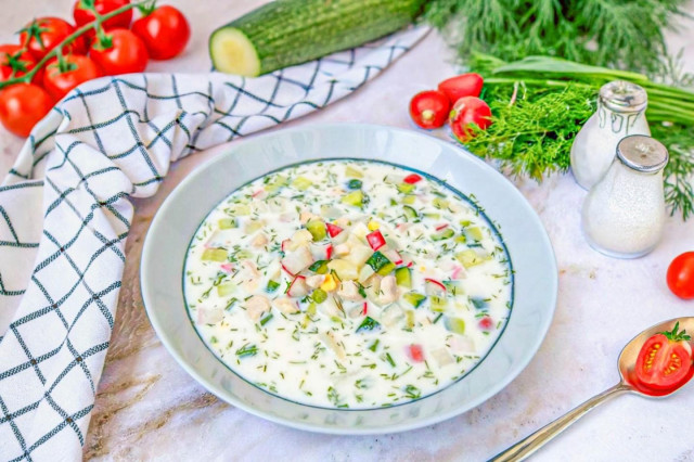 Вкусная окрошка с курицей на кефире