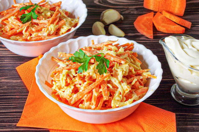 Салат из моркови с чесноком и сыром