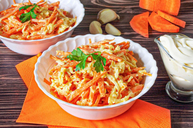 Салат из моркови с чесноком и сыром
