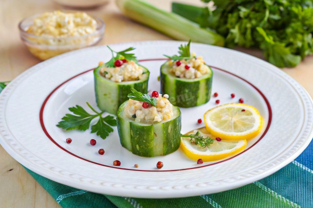 Фаршированные огурцы закуска