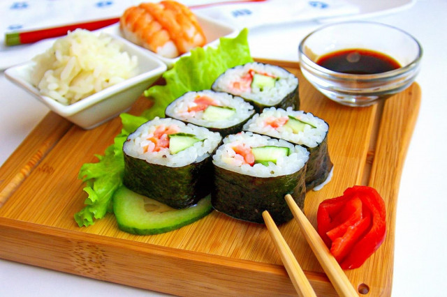Роллы с креветками домашние