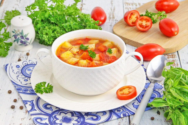 Томатный суп с курицей