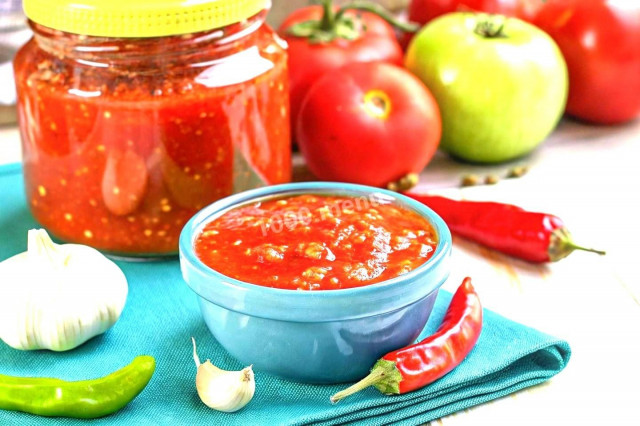 Домашняя аджика с яблоками, морковью и перцем