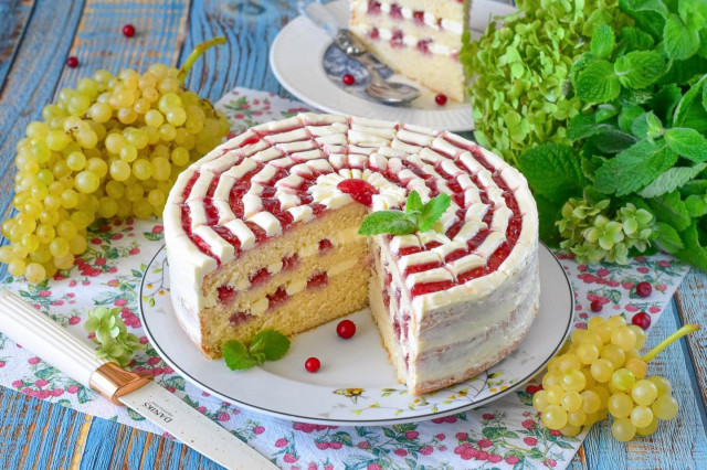 Торт с малиновым вареньем