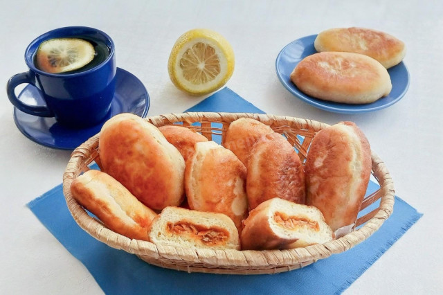 Пышные пирожки на кипятке с дрожжами