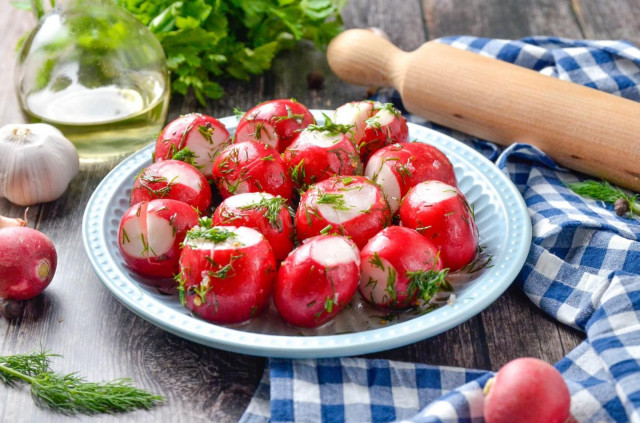 Маринованная битая редиска