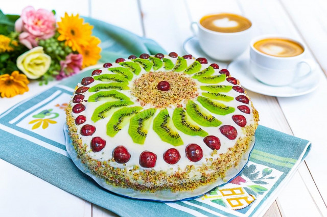 Фруктовый бисквитный торт