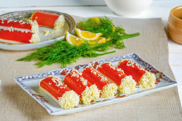 Рулетики из крабовых палочек на праздничный стол