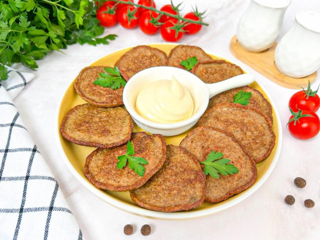 Нежные оладьи из куриной печени с манкой