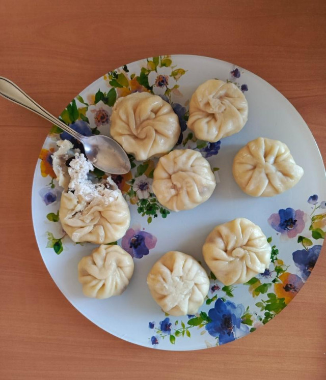 вареник с творогом и изюмом