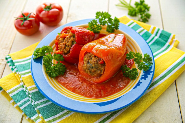 Перец фаршированный мясом и рисом классический