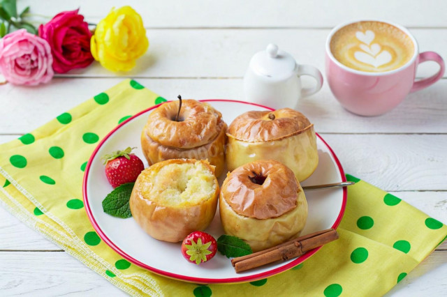 Запеченные яблоки с творогом в духовке