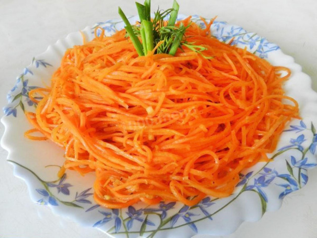 Морковь корейская с луком и соевым соусом