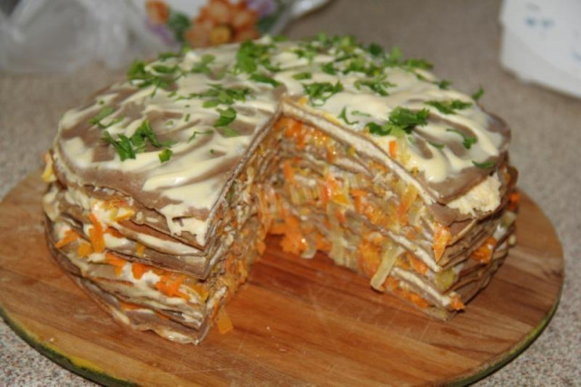Торт из куриной печени с сыром, майонезом и зеленью