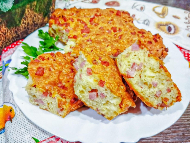 Кекс с колбасой и сыром