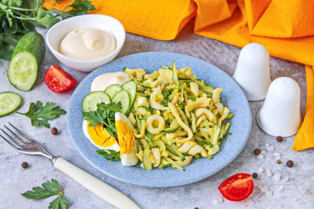 Салат из кальмаров классический советский с яйцом и огурцом