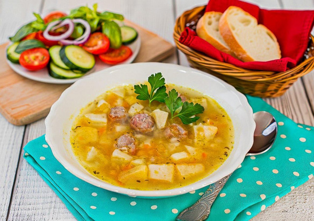 Гороховый суп с фрикадельками