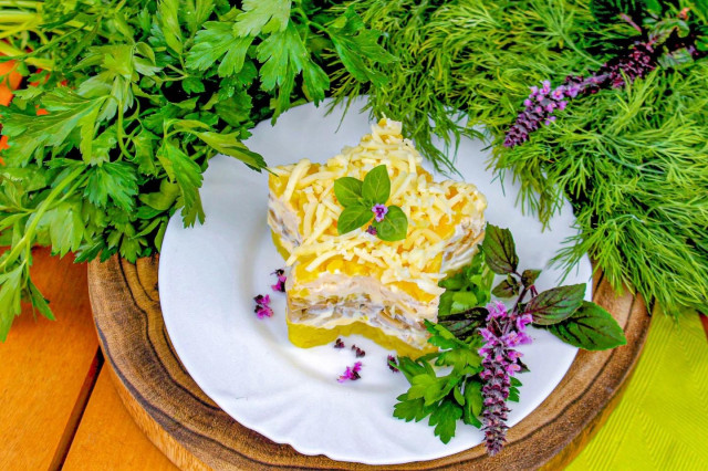 Салат Викинг с ананасом и курицей